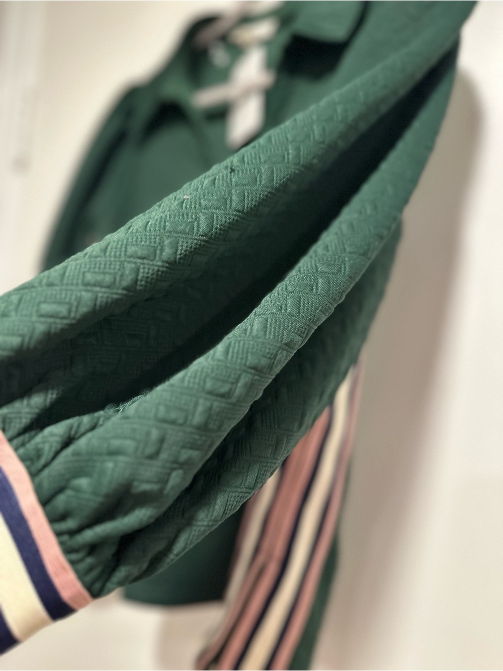 NWT Entro green Embossed Puff Sleeve Henley Top Side Zip Pink Athletic Stripes. - Picture 6 of 12
